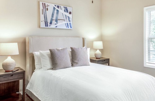Wilmington Apartment | Modern Apartment in Prime Location (ID1253X730)