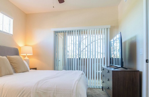 Cortaro Apartment | Modern Apartment in Prime Location (ID8048X83)