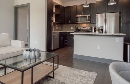 Parker Apartment | Modern Apartment in Prime Location (ID2663X31)