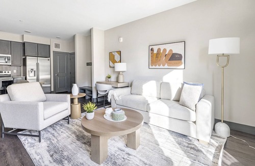Parker Apartment | Modern Apartment in Prime Location (ID8595X86)