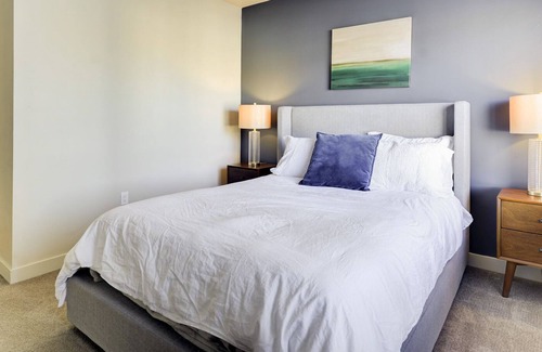 Sandy Apartment | Modern Apartment in Prime Location (ID6644)