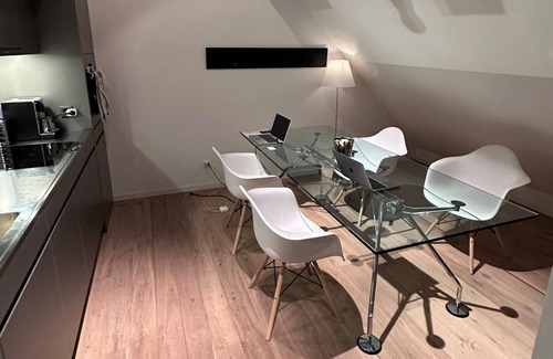 District 8 Apartment | Modern apartment in the city of Zurich - 3 minutes from the lake!