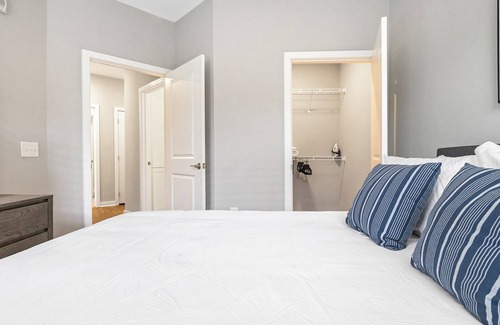 Chapel Hill Apartment | Modern Apartment in Prime Location (ID8082X78)