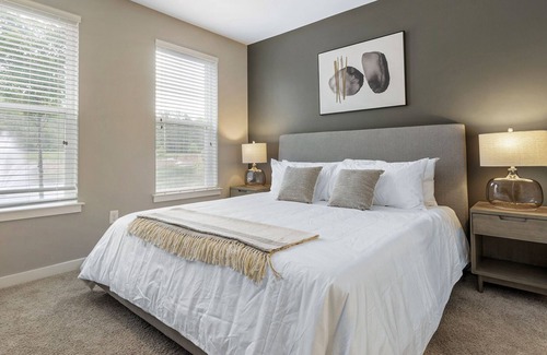 Chapel Hill Apartment | Modern Apartment in Prime Location (ID8082X78)