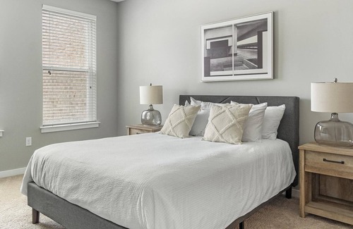Chapel Hill Apartment | Modern Apartment in Prime Location (ID1286X424)