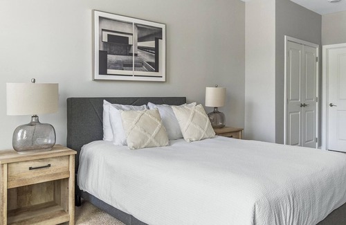 Chapel Hill Apartment | Modern Apartment in Prime Location (ID1286X424)