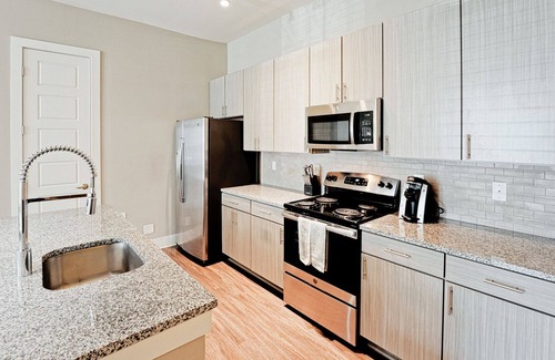 West Ashley Apartment | Modern Apartment in Prime Location (ID3527)