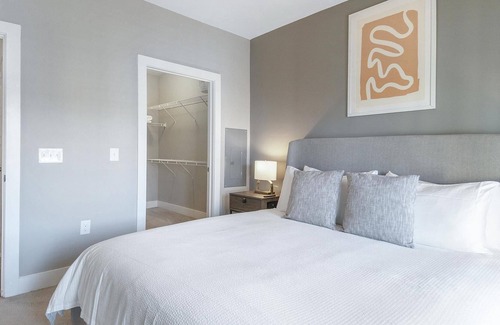 West Ashley Apartment | Modern Apartment in Prime Location (ID8650X14)