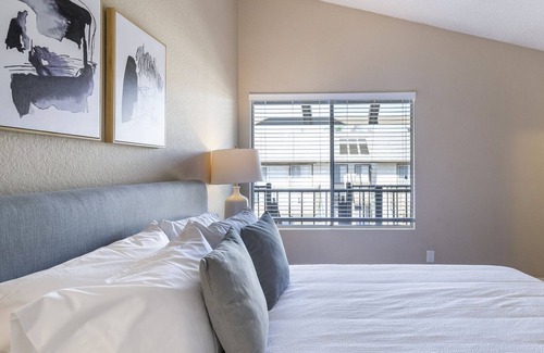 Los Serranos Apartment | Modern Apartment in Prime Location (ID9448X47)