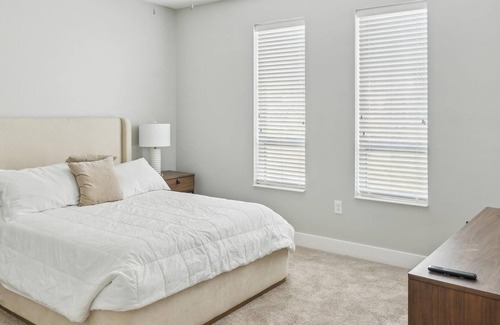 Roselawn Finance Apartment | Modern Apartment in Prime Location (ID1394X980)