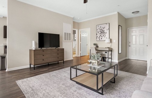 Jamestown Apartment | Modern Apartment in Prime Location (ID1165X915)