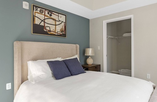 Midlothian Apartment | Modern Apartment in Prime Location (ID1264X851)