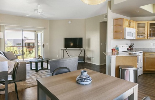 Canada Hills Golf Course Apartment | Modern Apartment in Prime Location (ID7810X66)