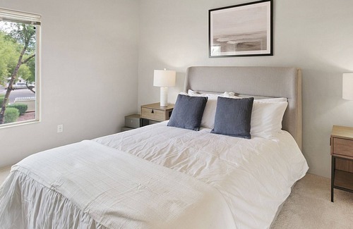 Canada Hills Golf Course Apartment | Modern Apartment in Prime Location (ID4677X14)