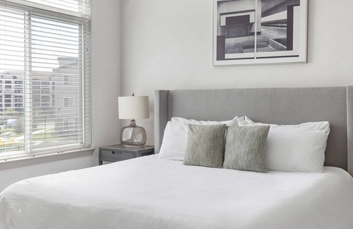 Selma Apartment | Modern Apartment in Prime Location (ID6413X98)