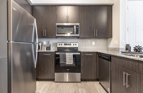 Three Oaks Apartment | Modern Apartment in Prime Location (ID6805X00)