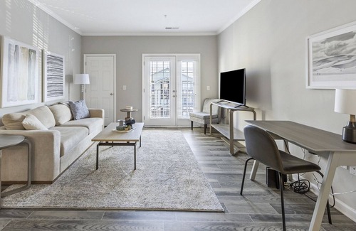 Wake Forest Apartment | Modern Apartment in Prime Location (ID7327X28)