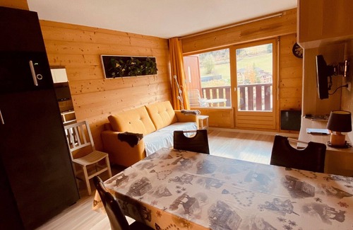 La Clusaz Apartment | Modern apartment in village center with balcony and garage