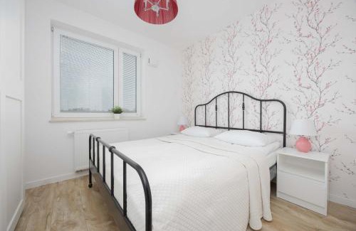 Ursus Apartment | Modern Apartment in Warsaw with Garden and Parking by Noclegi Renters