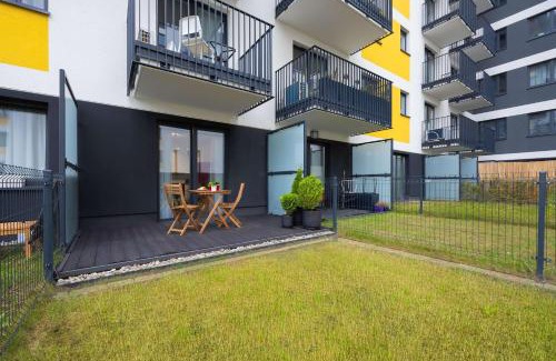 Ursus Apartment | Modern Apartment in Warsaw with Garden and Parking by Noclegi Renters