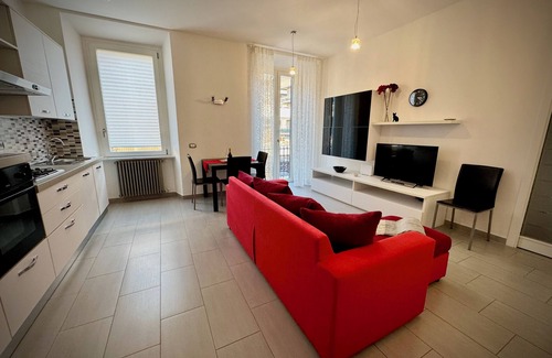 Civitavecchia Apartment | Modern apartment in city center, 5 min. walk from rail station and cruise port.