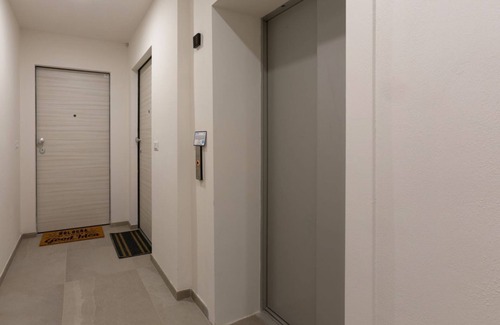 Bolognina Apartment | Modern apartment located on the second floor of a building, equipped with a lift (to access it you have to climb 6 steps)45 sqm apartment, with bedroom and bathroom. The whole house is equipped with an internet connection.Essential services such as super