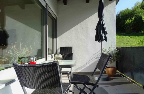 Bad Abbach Apartment | Modern apartment near the castle hill with a view of the countryside