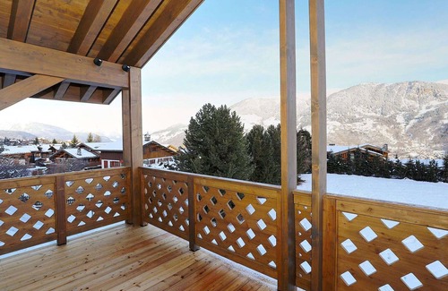 Le Praz Apartment | Modern Apartment Near Slopes with Parking in Courchevel Le Praz