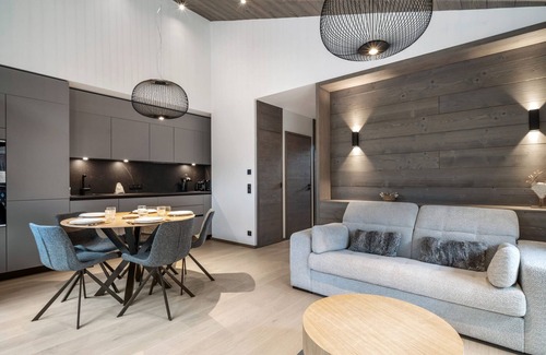 Le Praz Apartment | Modern Apartment Near Courchevel Le Praz Slopes with Parking & Wi-Fi