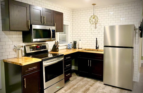 Mena Apartment | Modern Apartment on The Talimena Scenic Byway-walk to downtown