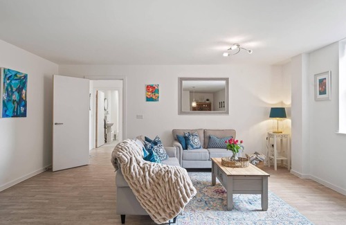 Taunton Apartment | Modern Apartment, Private Parking, Central Taunton