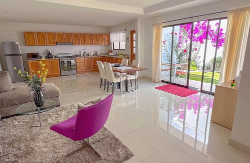 Cartago Apartment | Modern apartment, safe+quiet, centrally located