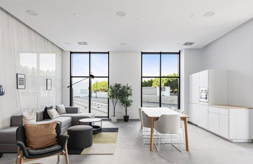 Ciudad Jardin Apartment | Modern Apartment w/Pool & Gym in Málaga