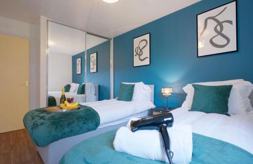 Coventry Apartment | Modern Apartment - Walking Distance to the City Centre - Free Parking, Fast Wi-Fi and Smart TV with Netflix by Yoko Property