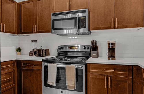 Wonderland Lake Apartment | Modern Apartment with Amenities 102