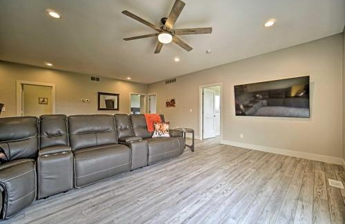 Grass Lake Apartment | Modern Apartment with Deck 3 Miles to Grass Lake!