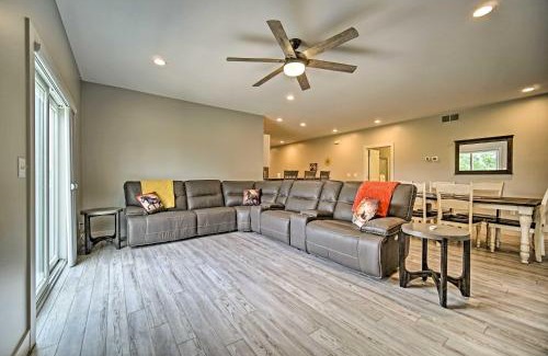 Grass Lake Apartment | Modern Apartment with Deck 3 Miles to Grass Lake!