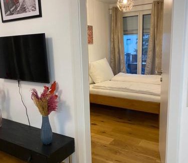 Grinzing Apartment | Modern apartment with garden near city center