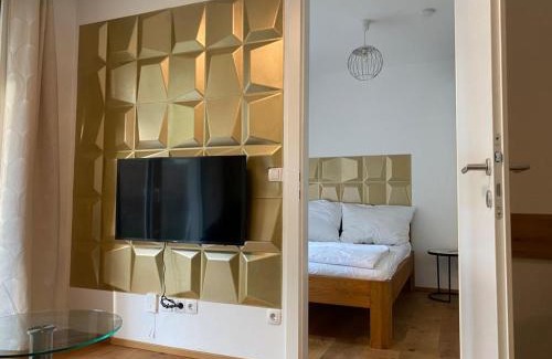 Grinzing Apartment | Modern apartment with garden near city center