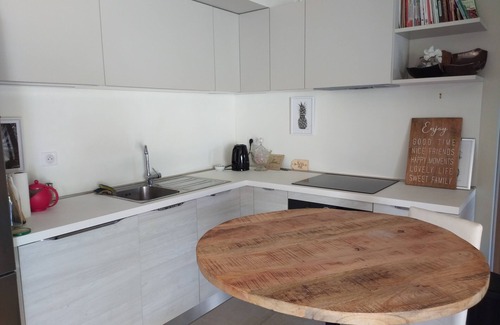 Gairaut Apartment | Modern apartment with large terrace