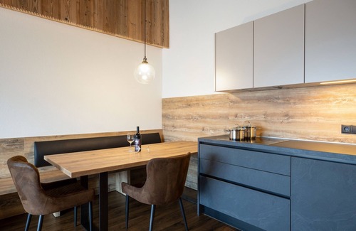 Terento Apartment | Modern Apartment “Wohnung 7” with Mountain View, Wi-Fi, Balcony & Terrace