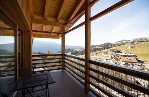 Terento Apartment | Modern Apartment “Wohnung 7” with Mountain View, Wi-Fi, Balcony & Terrace