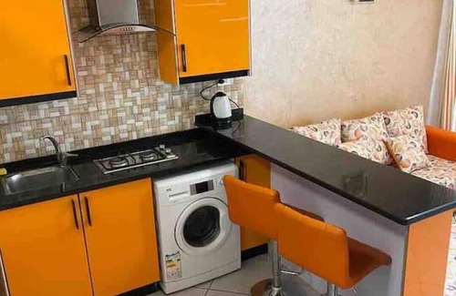 Al Swaifyeh Apartment | Modern apt 13 mins away to downtown - few steps to great foods, cafes, shops