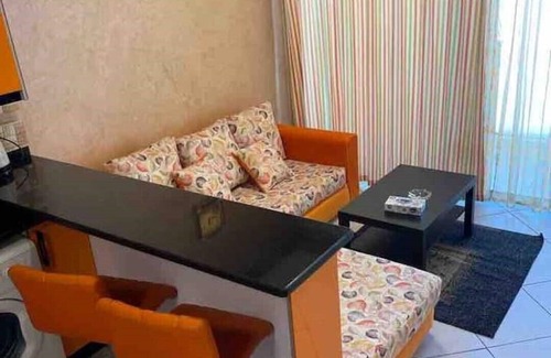 Al Swaifyeh Apartment | Modern apt 13 mins away to downtown - few steps to great foods, cafes, shops