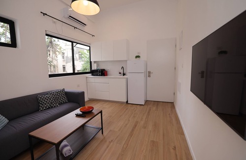 Neve Tzedek Apartment | Modern apt in central TLV, near Rothschild Blv & just a short walk to the beach.