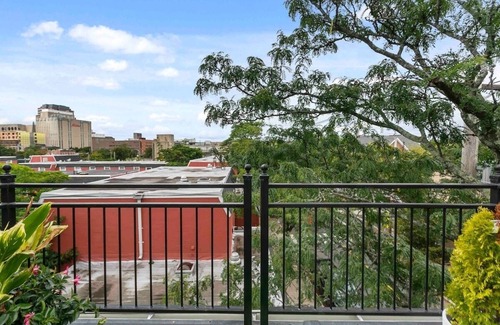 Mill River Apartment | Modern apt in Wooster Square