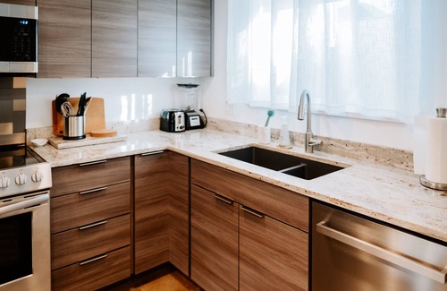 Smithfield House | Modern Apt w/Private Entry & Patio - Mtn Views