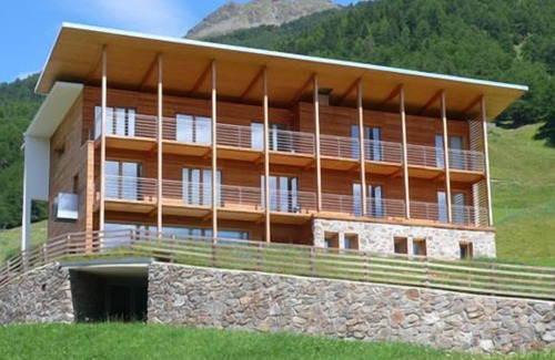 Malles Venosta Apartment | Modern architecture & contemporary home design Bioland farm in Vinschgau Valley