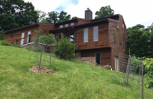Cumberland House | Modern artful charm in West Side: 2 BR 2 BA, historic tranquil setting