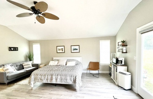 Cedar Creek Apartment | Modern Attached Guest Suite Getaway